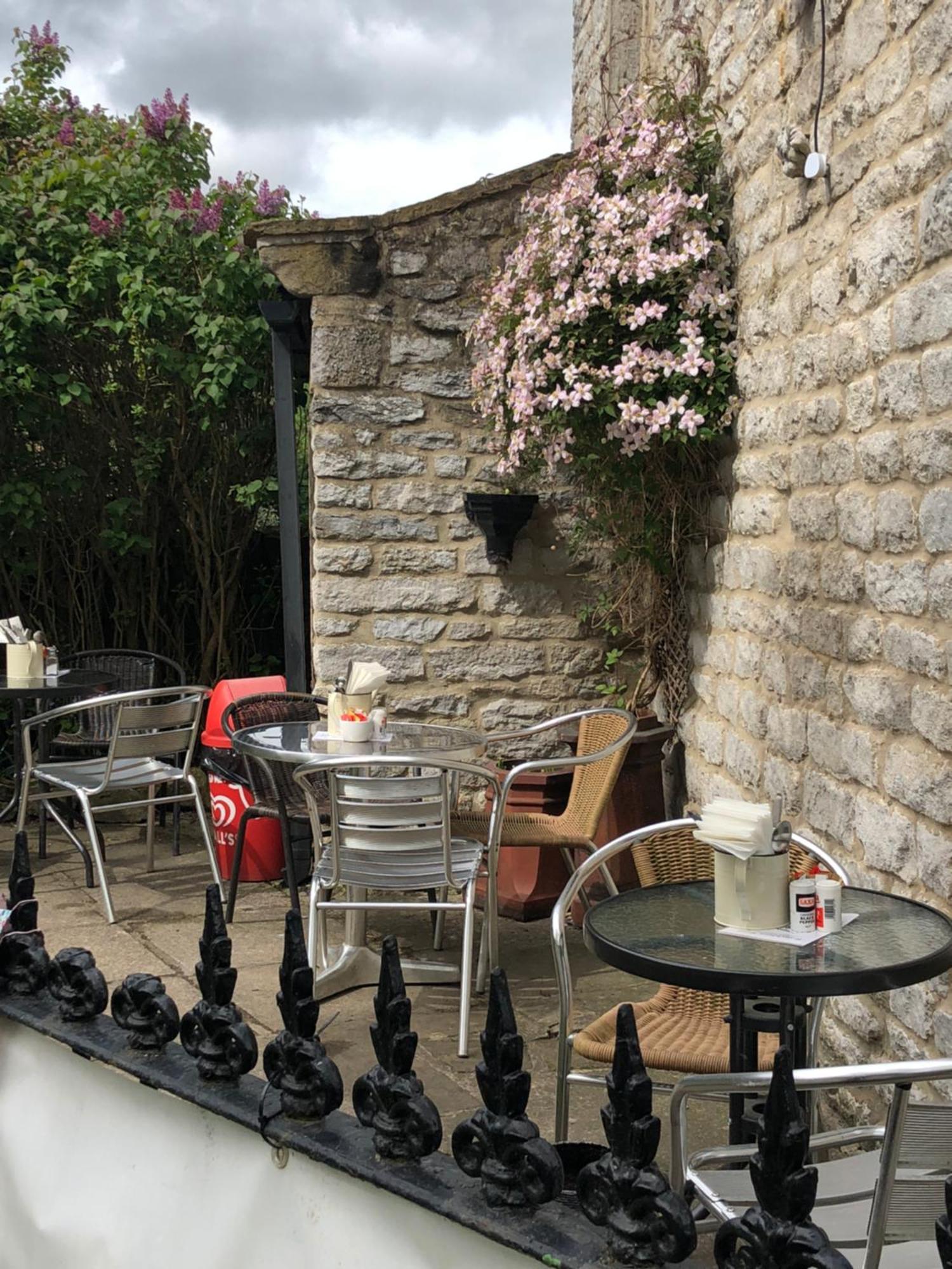 Bed and Breakfast Ramblers Rest Каслтон Экстерьер фото